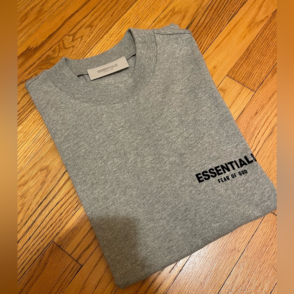 Fear of God Essentials SS22 T-Shirt Mens
Dark Oatmeal Size Extra Small XS FOG